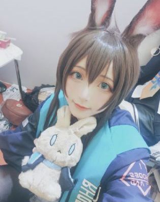 短裙公车被直接进入被c高清视频